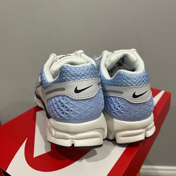 😍 NEW!!Nike Air Zoom Vomero 5
“Royal Tint and Photon Dust” - Picture 3 of 7